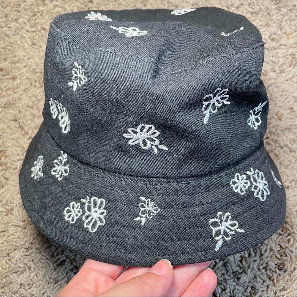 Kids Forever 21 bucket hat